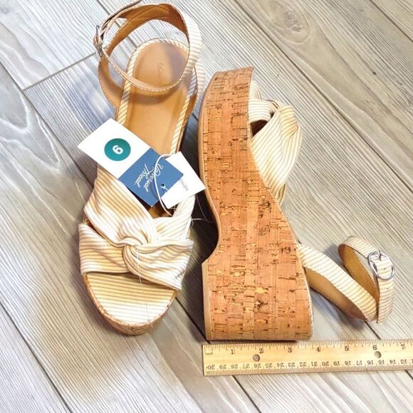 (8-0902) Universal Thread Tan Mellie Shoes Wedges Sz 9 - Picture 3 of 10